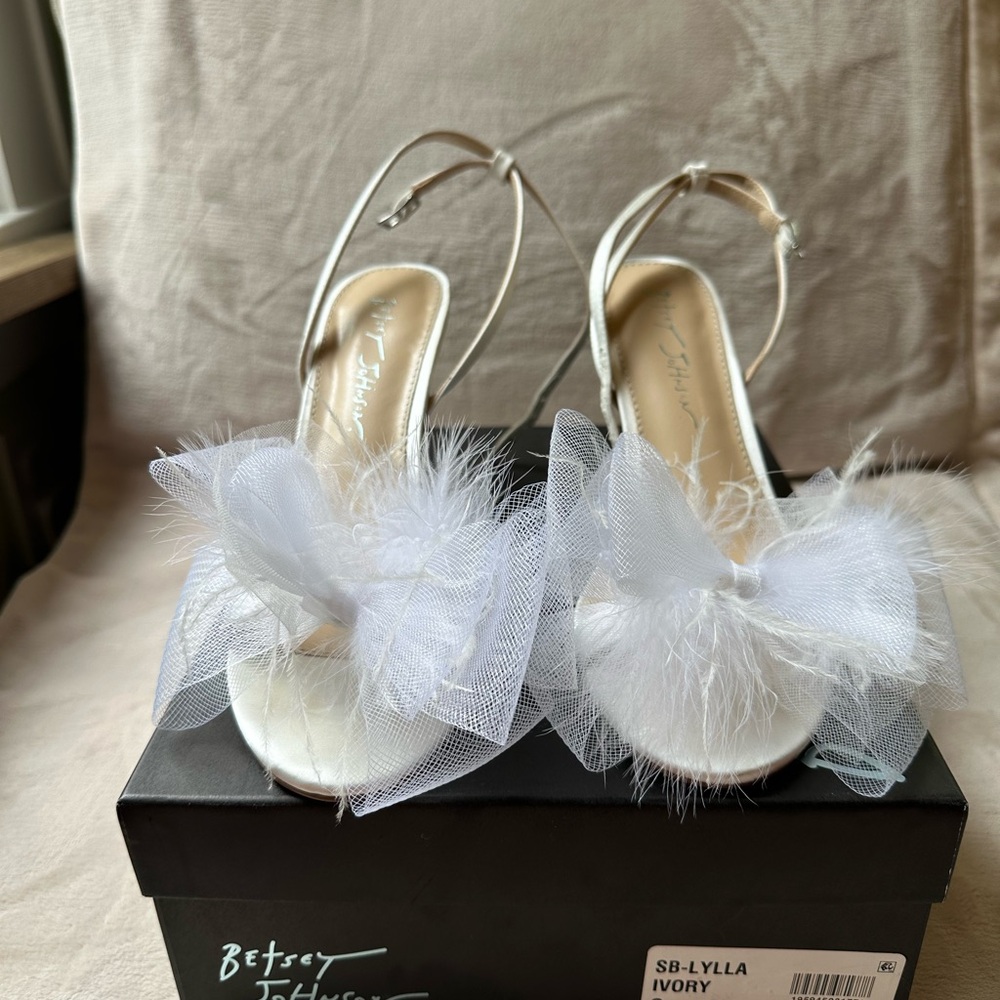 Betsey Johnson Cream Heels with Tulle Pom-Poms